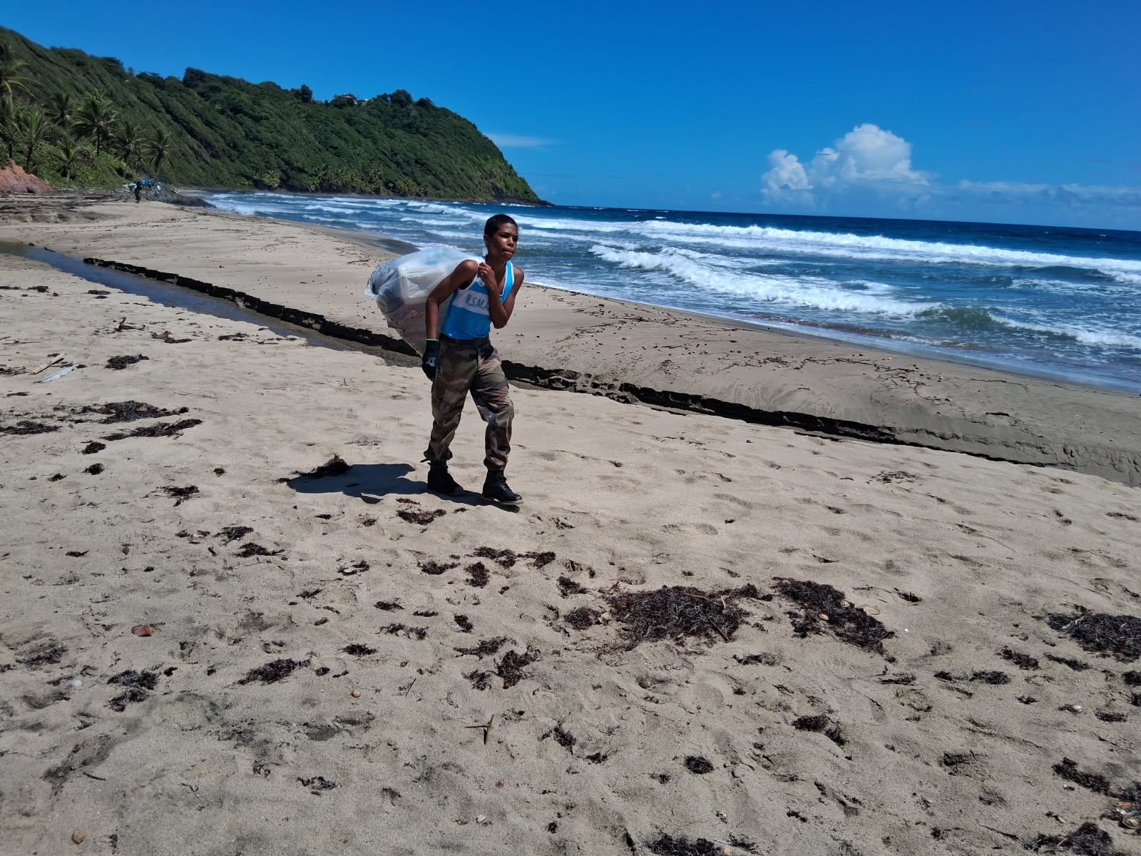 Illustration 4 de l’actualité « OPERATION NETTOYAGE DE PLAGE A ANSE CHARPENTIER »